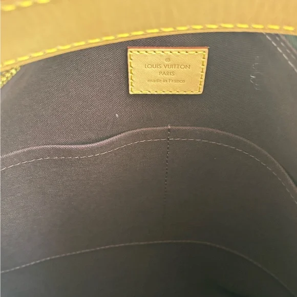 NEW Louis Vuitton Berri HOBO Bag - Picture 11 of 13